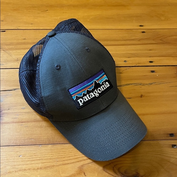 PATAGONIA P6 Logo Patch Trucker Hat Snap Back Mesh Mens Unisex Gray Black - Picture 1 of 6